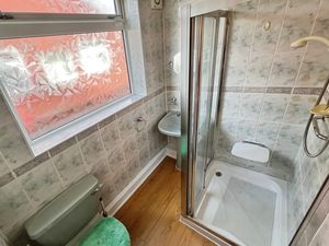 Shower room- click for photo gallery